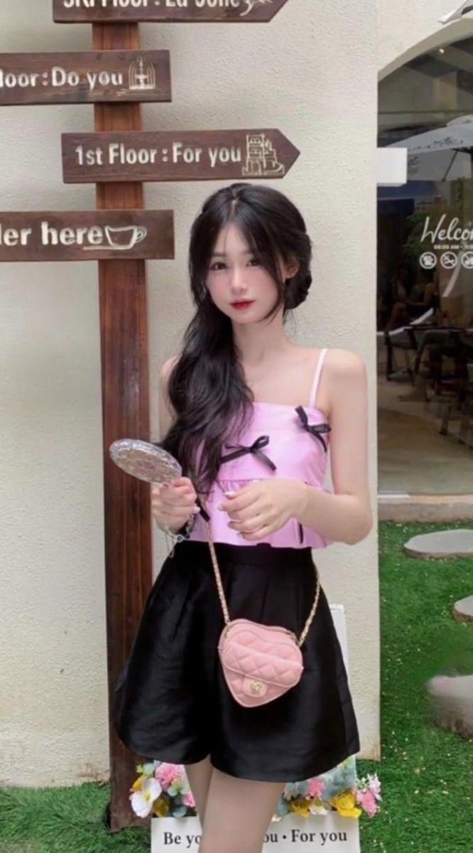 Ảnh gái xinh tóc ngắn đeo kính đẹp