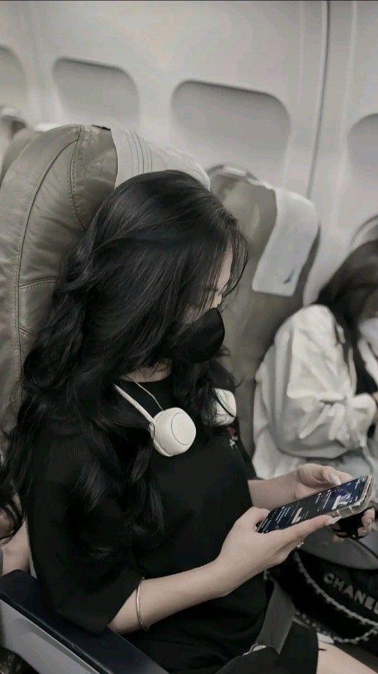 Ảnh gái xinh khoe hàng khủng với tóc đen như mây bay