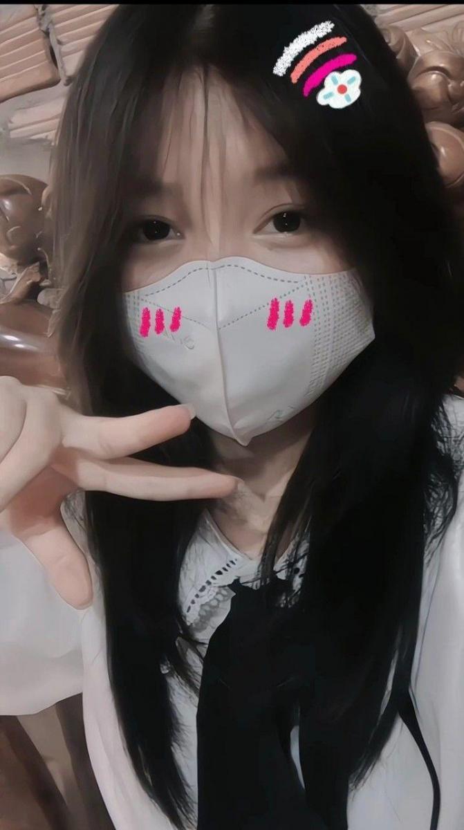Ảnh gái xinh với mặt xinh và tóc đen dài
