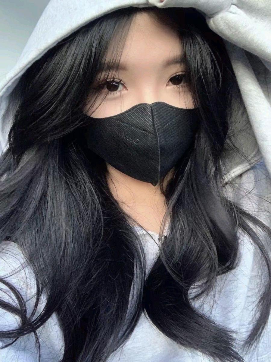 Gái xinh khóc bên xe tóc mai, anh đẹp gái xinh