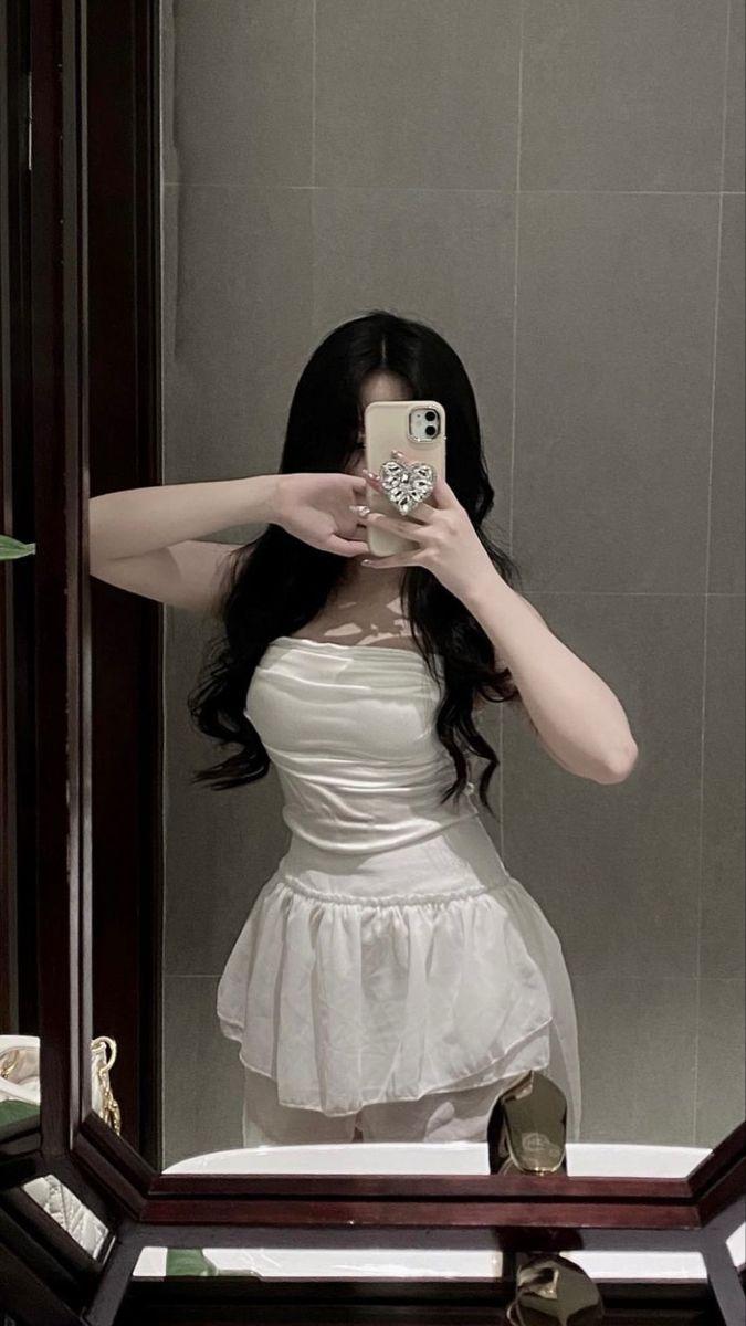 Gái xinh cute tóc dài với ngực to và tóc đen thật lung linh