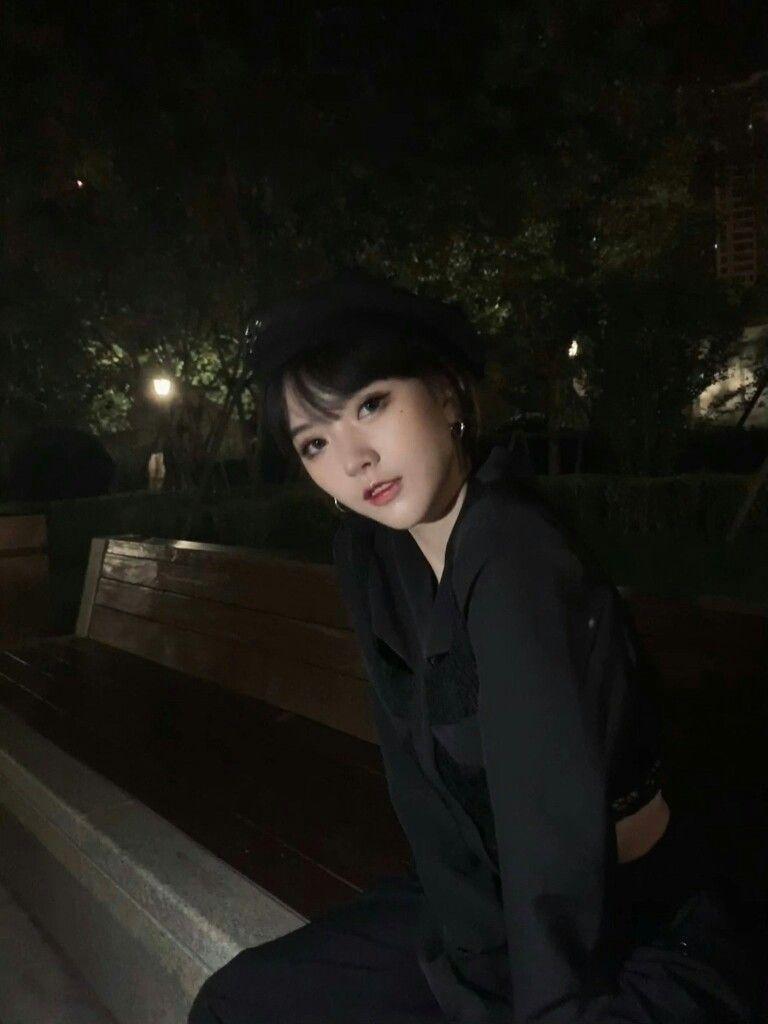 Bộ ảnh gái xinh sexy với ngực to và tóc đen