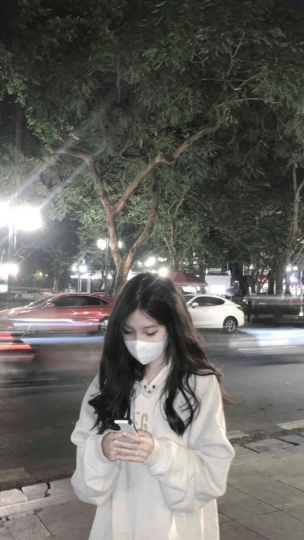 Gái xinh photo với tóc dài đeo kính đẹp