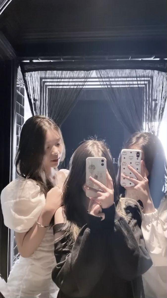 Ảnh gái xinh tóc dài đẹp với ngực to và tóc đen