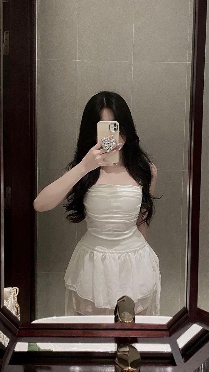 Ảnh gái xinh chân dài trong váy ngắn tóc dài