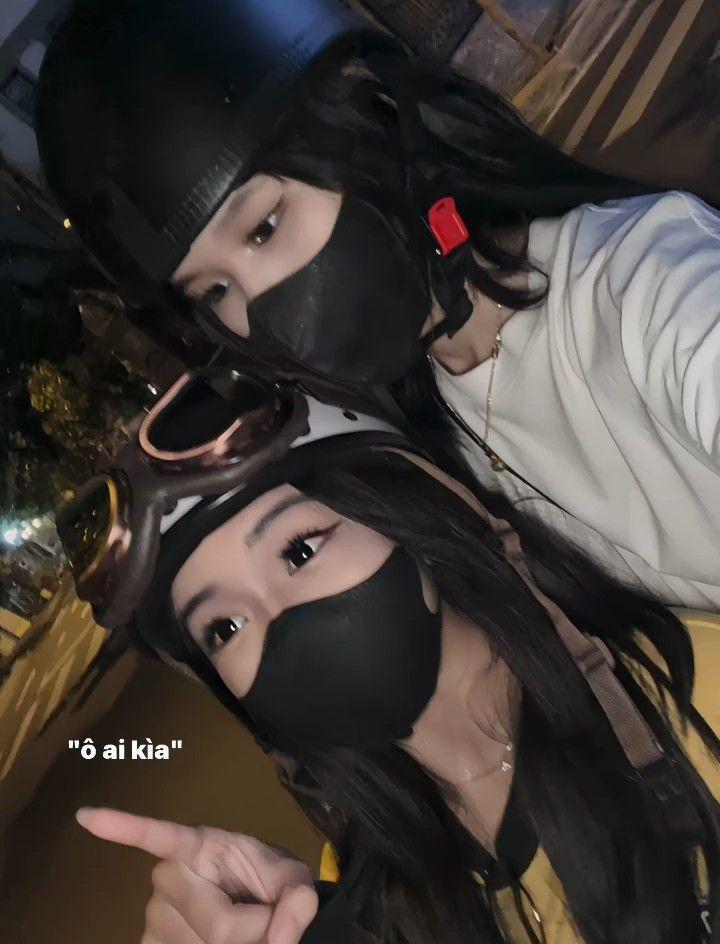 Gái Xinh Tóc Ngắn Đeo Kính Cute To