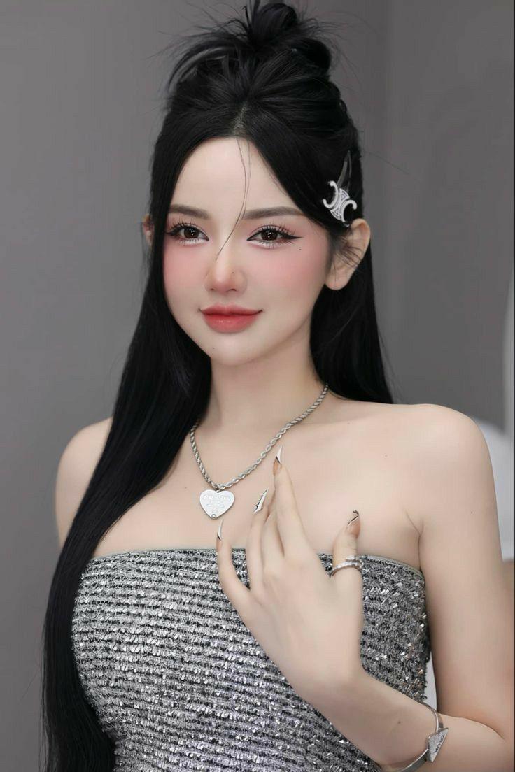 Gái Xinh Dáng Hở Trên Facebook Và Instagram