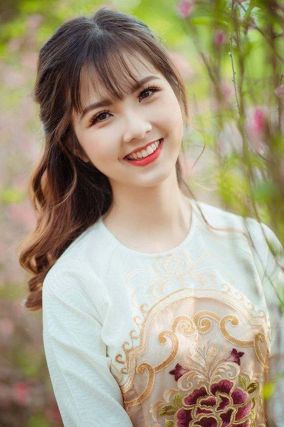 Hình gái xinh cute với nụ cười tỏa nắng