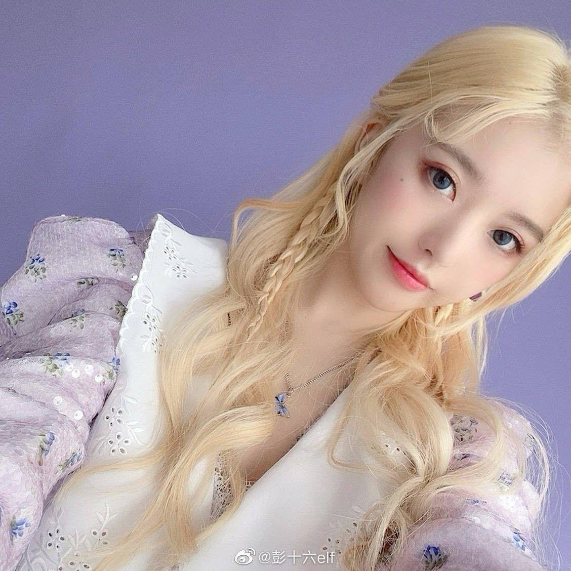 Gái xinh ff với kiểu tóc đẹp và ngực to