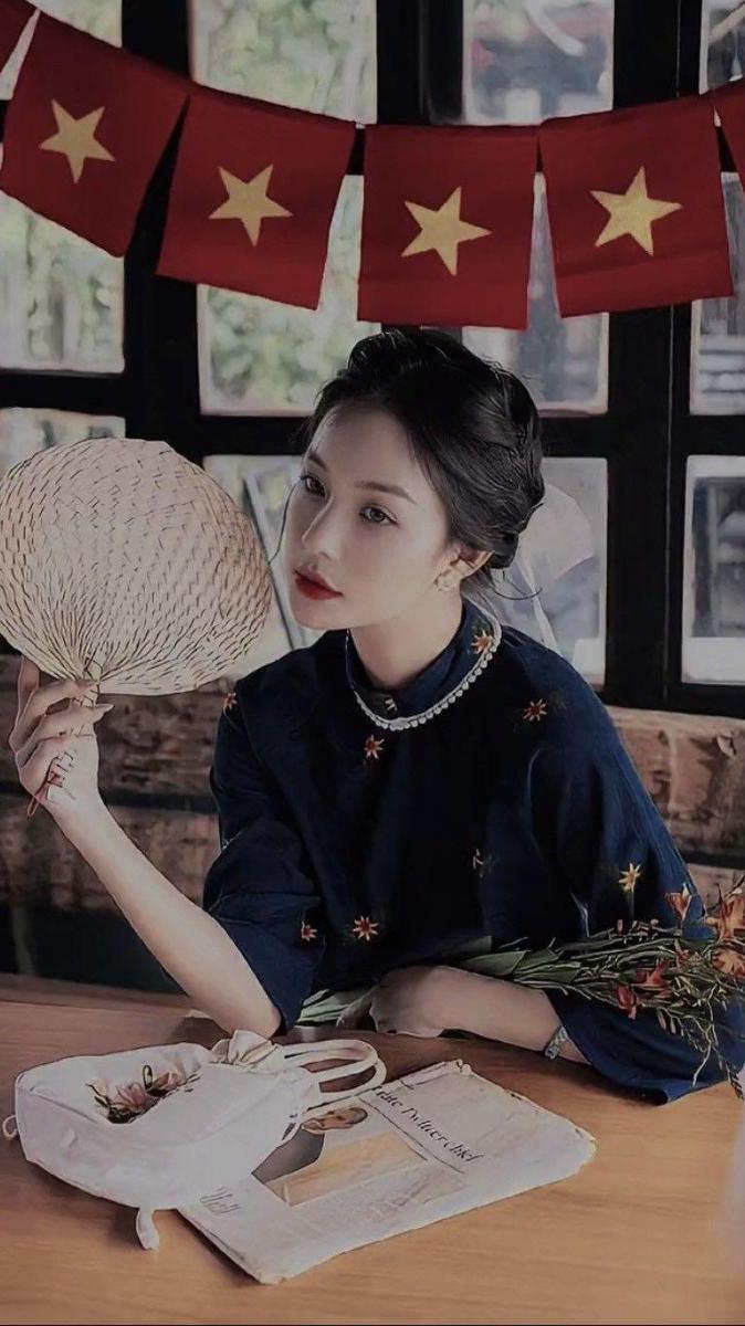 Ảnh gái xinh nhỏ tuổi trong trang phục người mẫu