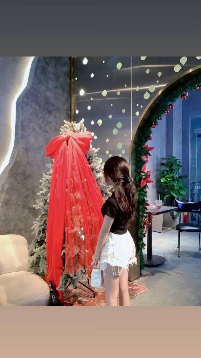 Ảnh gái xinh mừng sinh nhật và tặng sinh nhật
