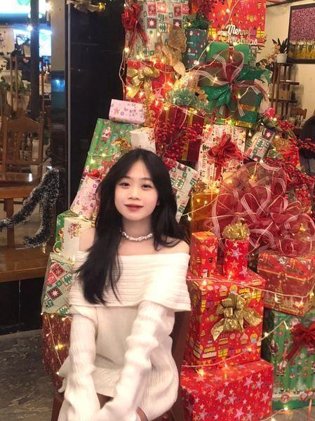 Gái Xinh To Trang Trí Giáng Sinh