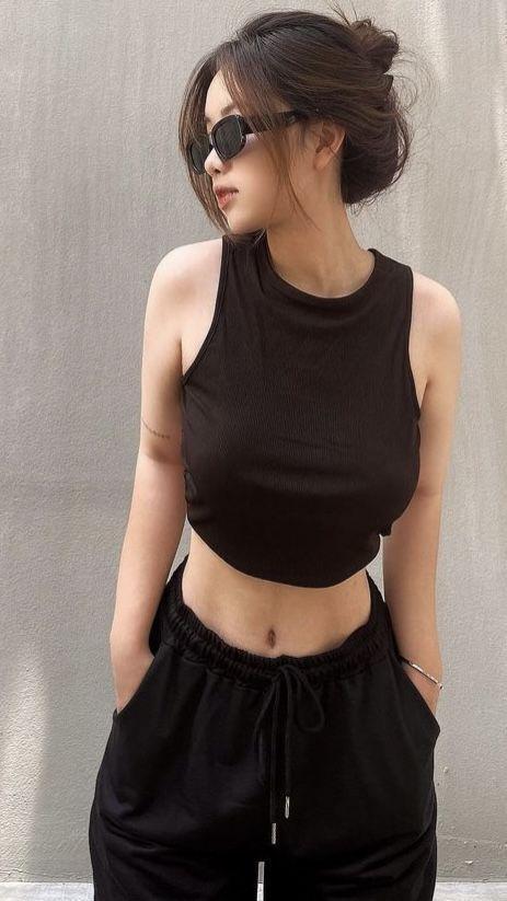 Ảnh gái xinh tây trong áo sơ mi trắng