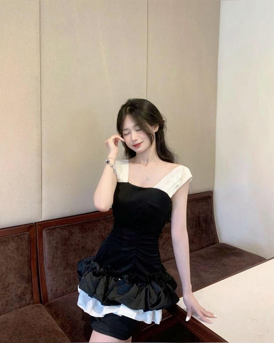 Ngực To Vái Cổ Đầm
