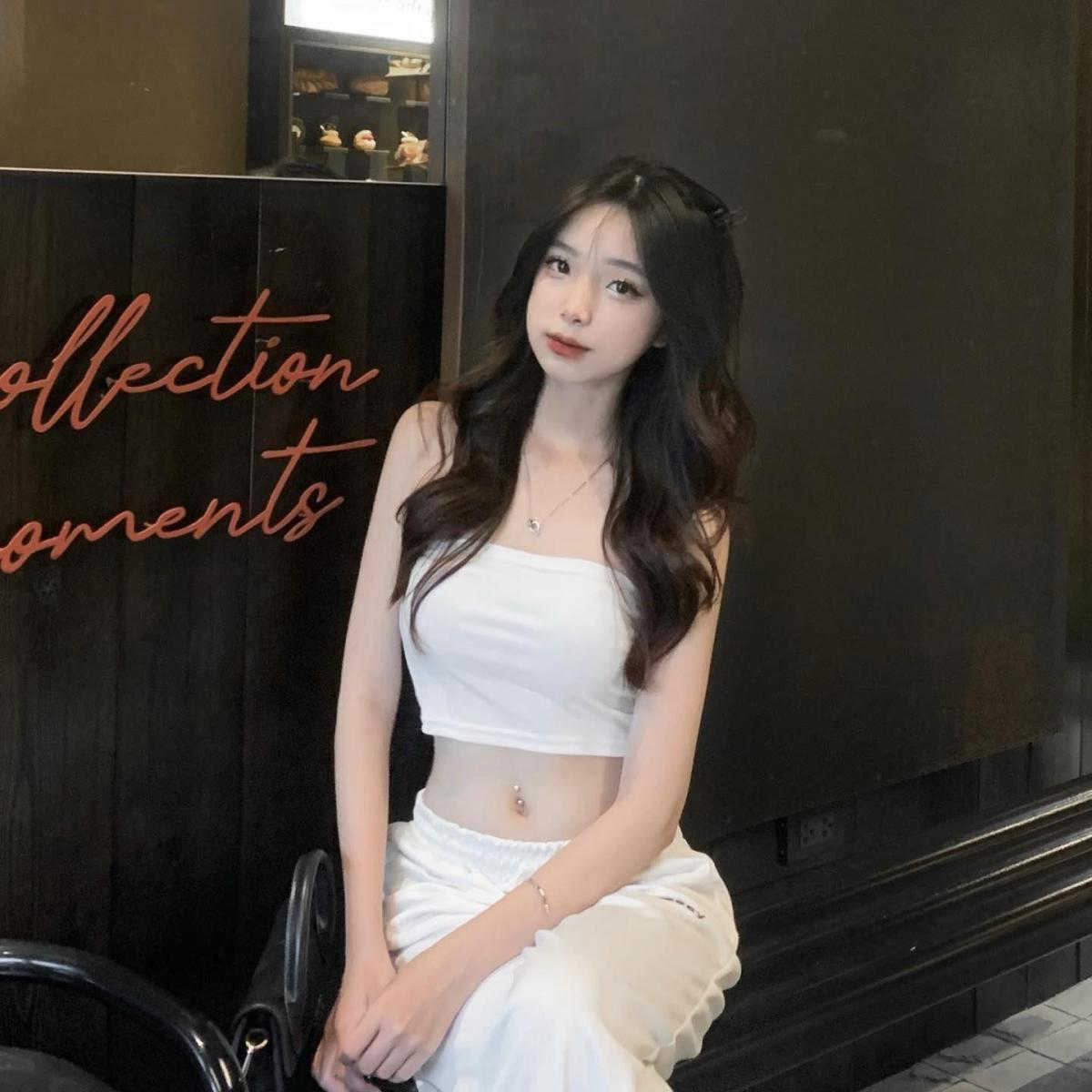 Hình ảnh những cô gái đẹp với ngực to và vai sắc đẹp