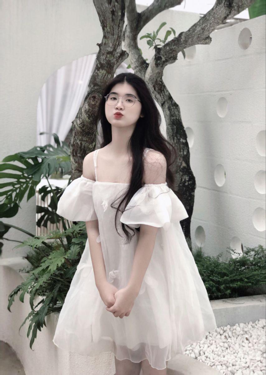 Gái xinh đi đai trong thời trang đầm đẹp