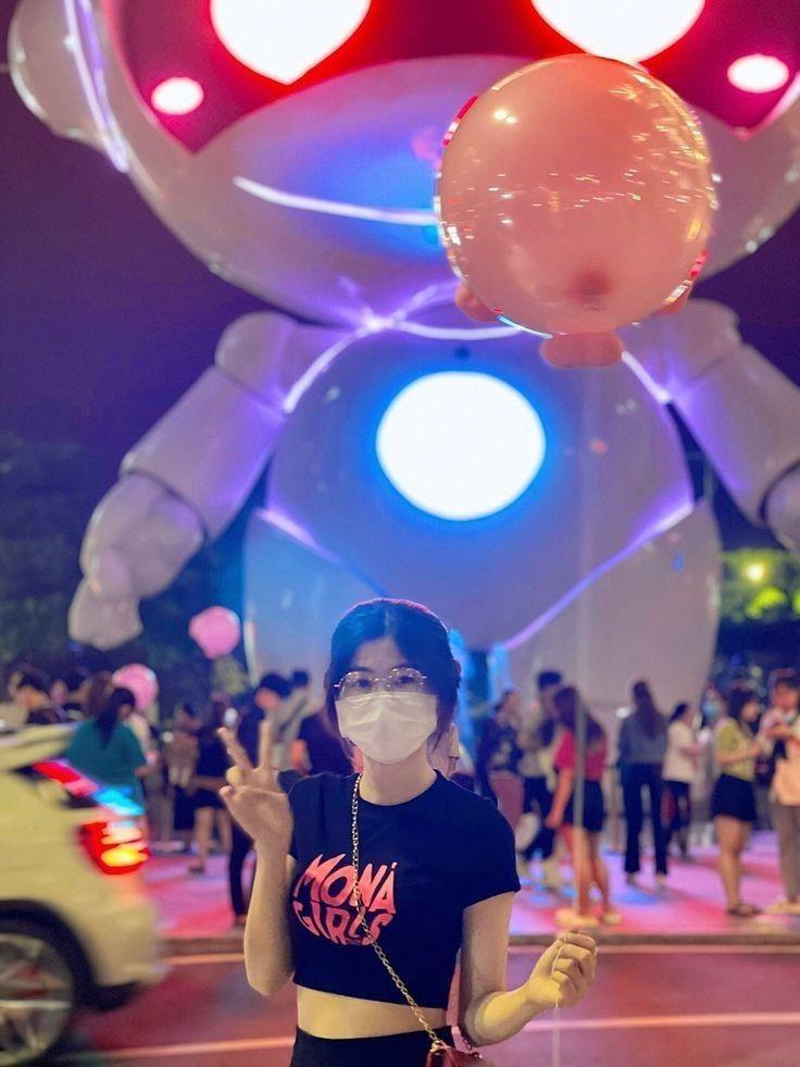 Gái Đẹp Vui Vẻ Trong Giải Trí