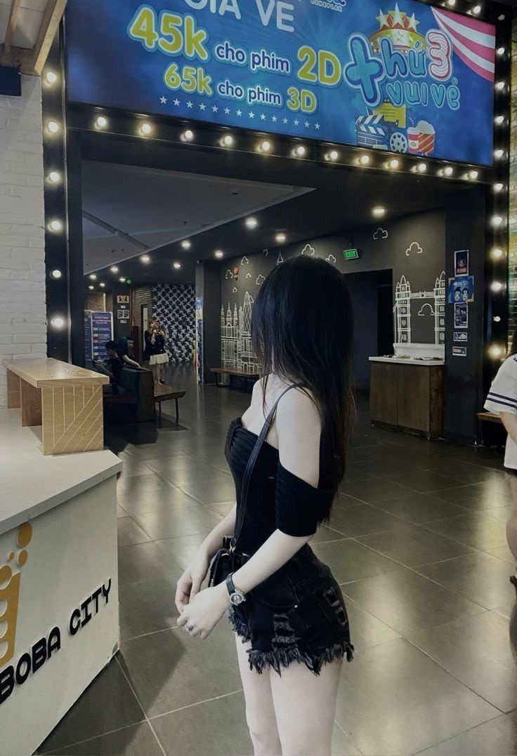 Ảnh cô gái xinh đẹp, dáng đẹp và ngực đẹp