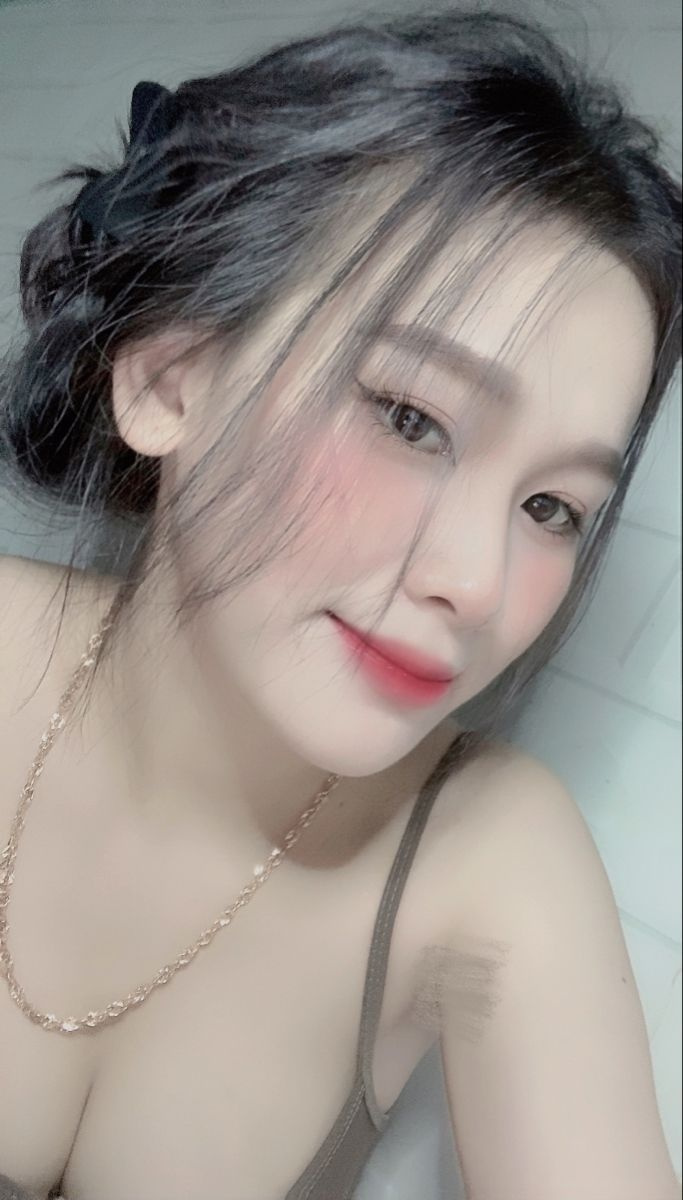 Ảnh cô gái xinh đẹp da trắng kiểu tóc ngắn - Anh buồm gái xinh