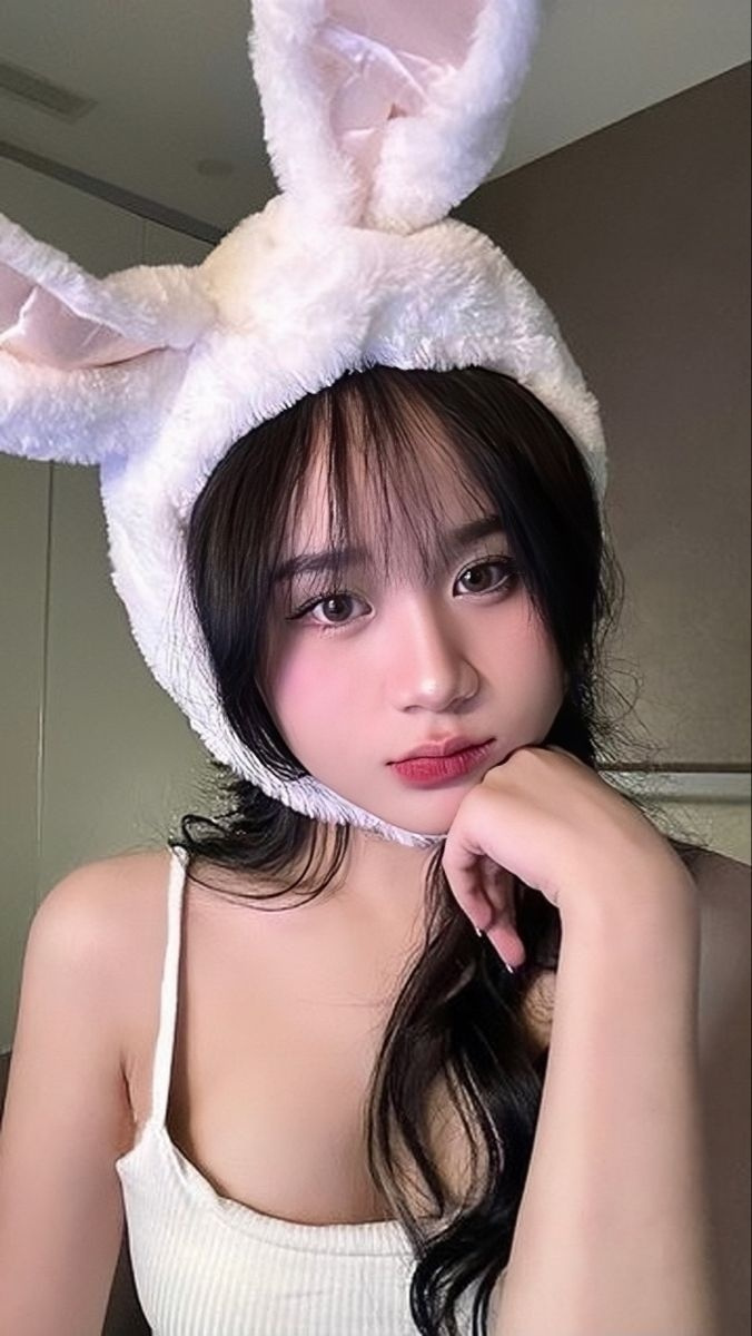 Ảnh cô gái xinh đẹp da trắng trong áo dài trắng
