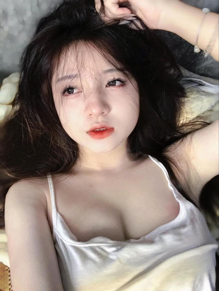 cô gái Xinh Đẹp Da Trắng Tóc Đen