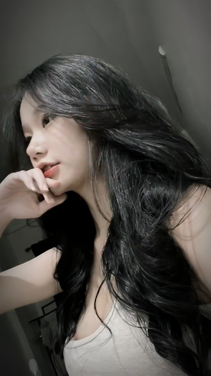 Ảnh cô gái xinh đẹp da trắng trong áo dài trắng