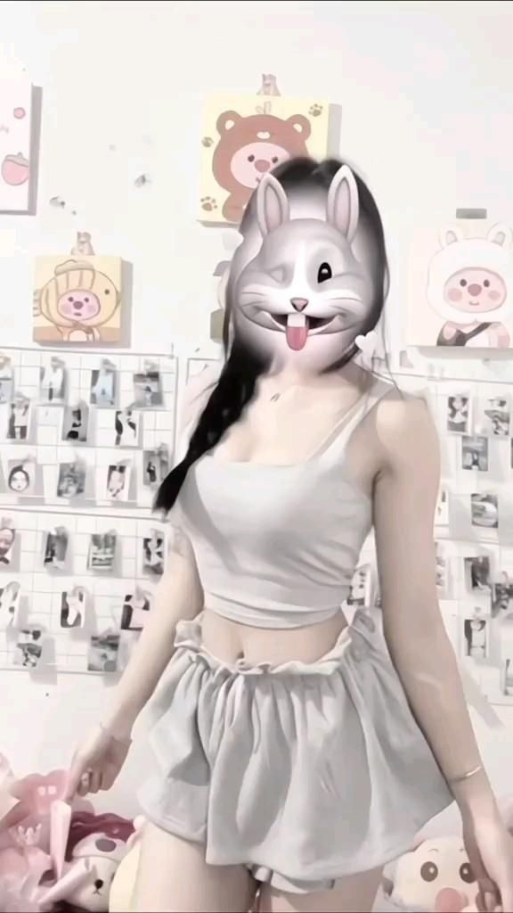 Ảnh cô gái xinh đẹp đáng yêu khi đang chơi