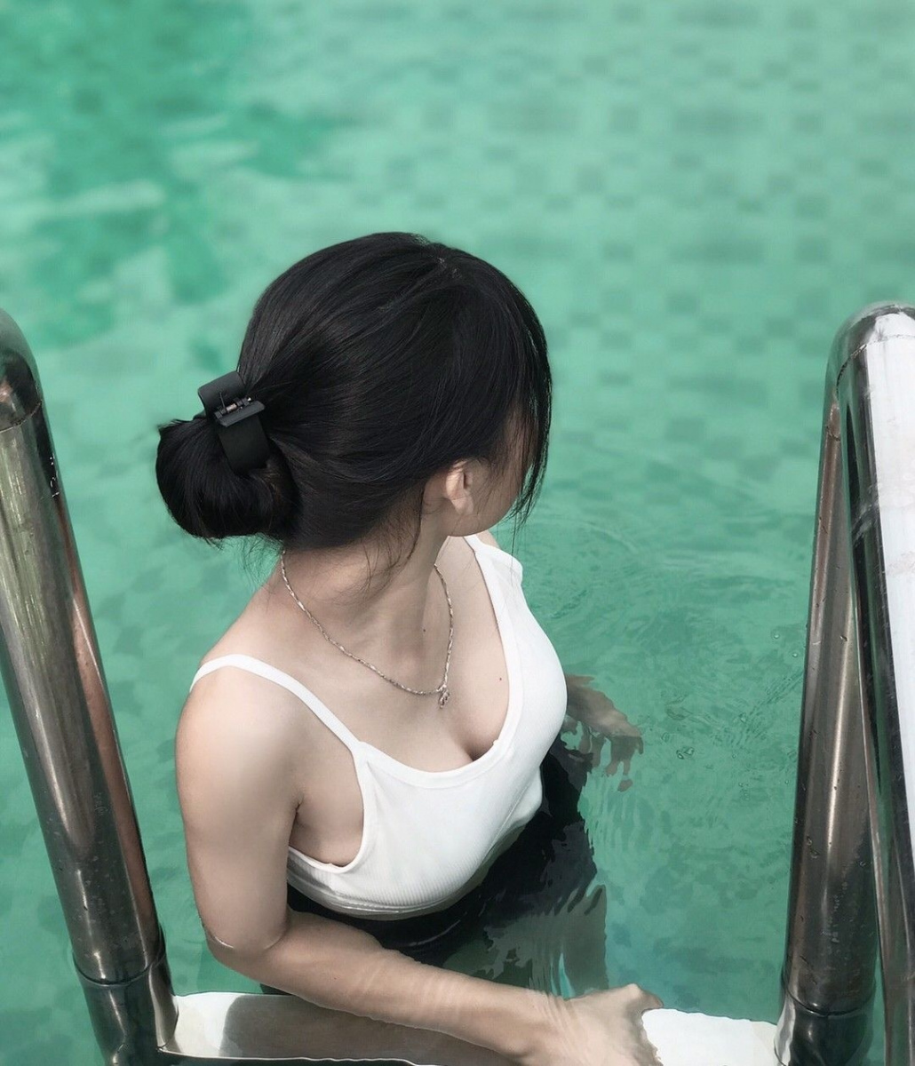 Ảnh bạn gái xinh trong bộ đồ bơi đáng yêu