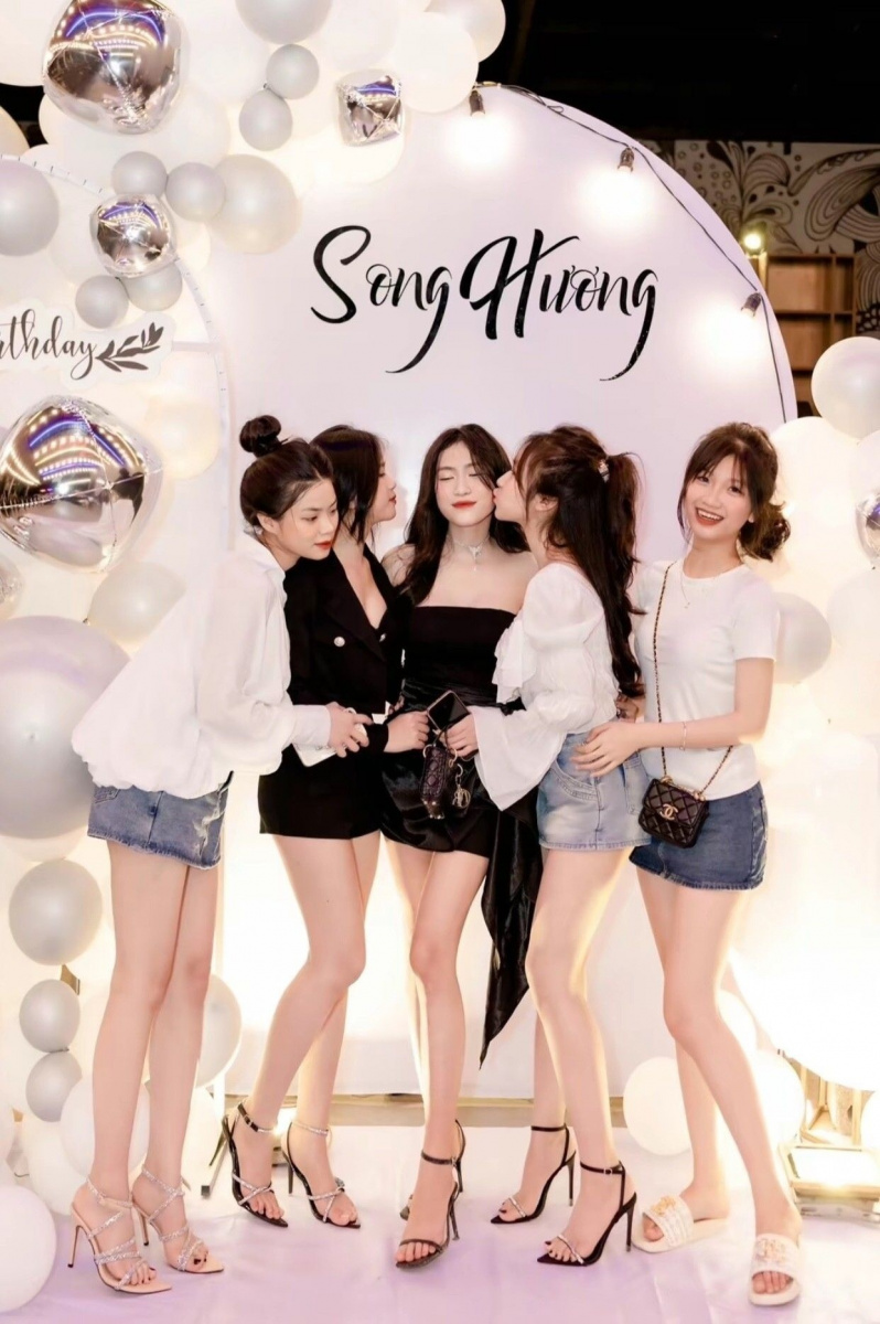 Mẫu ảnh gái xinh với giày cao gót tuyệt đẹp