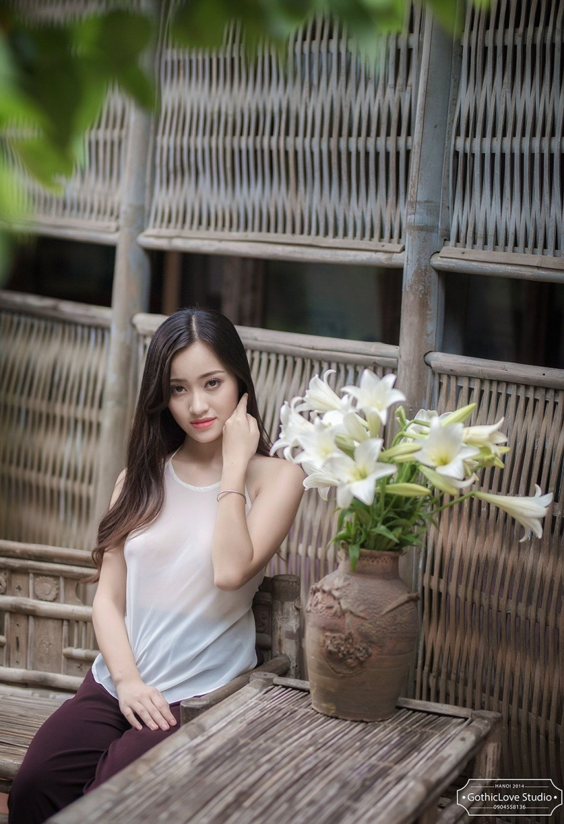 cô gái Xinh Đẹp Tóc Dài Áo Dài