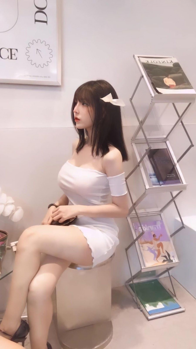 Bộ ảnh gái xinh tóc dài ngồi xinh đẹp