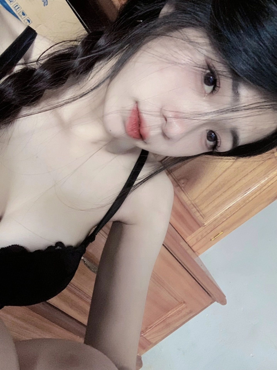 cô gái Xinh Đẹp Tóc Dài Sáng Trong