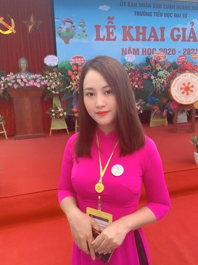 Ảnh cute gái xinh trong trang phục giáo viên ngày Nhà giáo Việt Nam