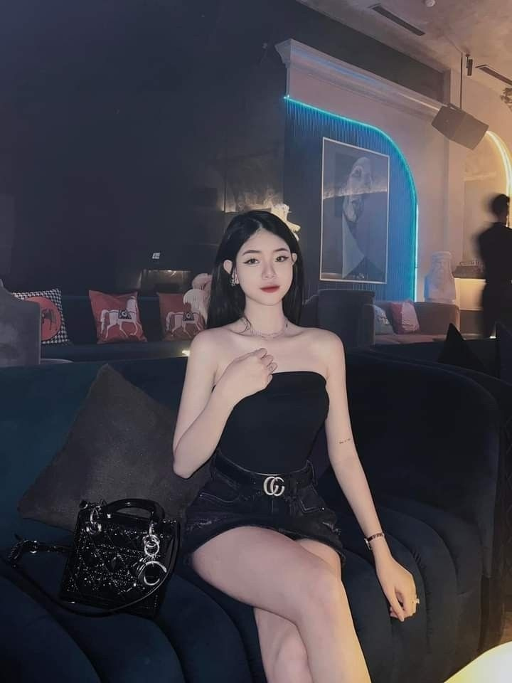 Ảnh vẽ gái xinh đẹp với em gái xinh trong váy cocktail