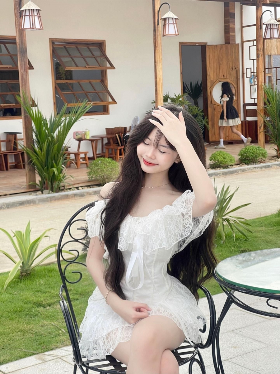 Ảnh cô gái xinh đẹp tóc dài váy cưới