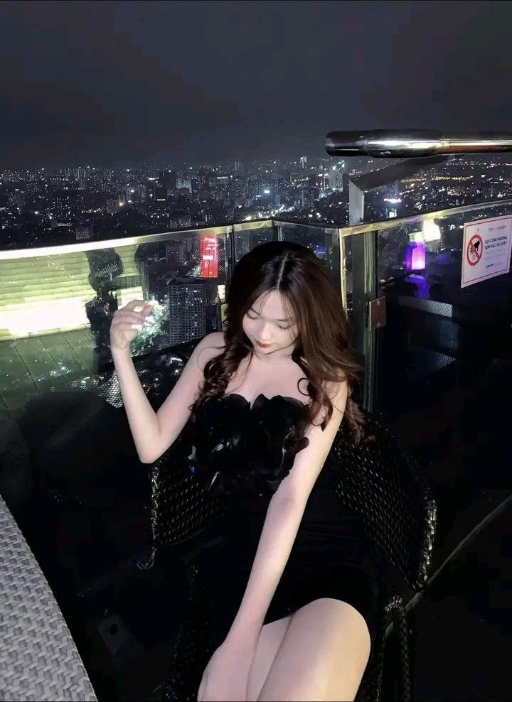 cô gái Xinh Đẹp Tóc Đen