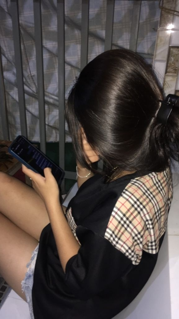 Ảnh cute gái xinh với tóc đen