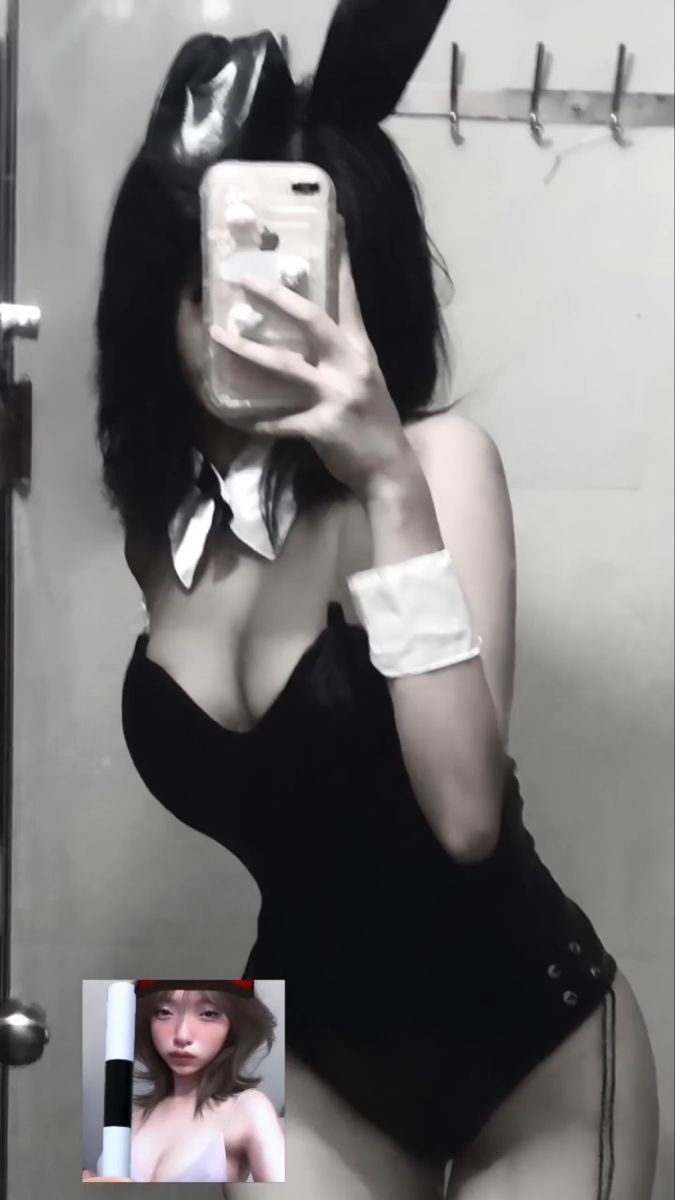 Gái Xinh Với Cô Gái Xinh Đẹp Tóc Đen