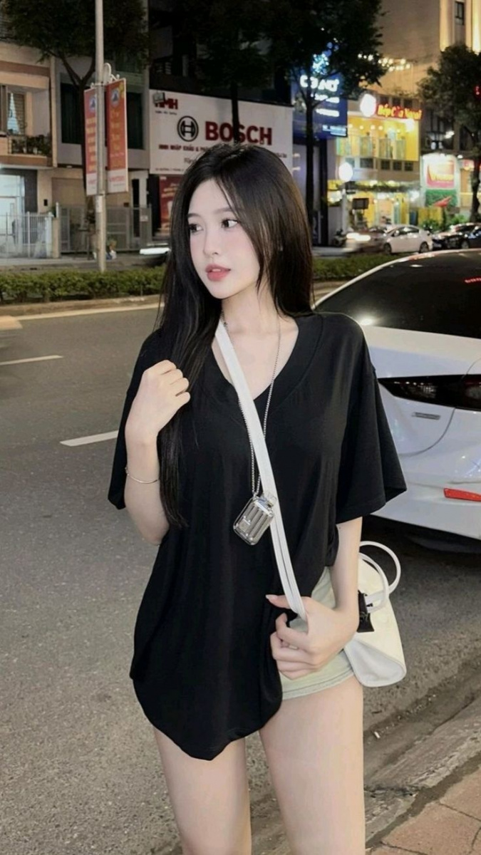 Ảnh cô gái xinh đẹp tóc đen không đánh phấn - Gái xinh tè
