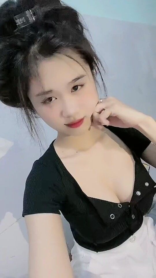 Ảnh cô gái xinh đẹp tóc đen kiểu tóc 10 - Ảnh che gái xinh