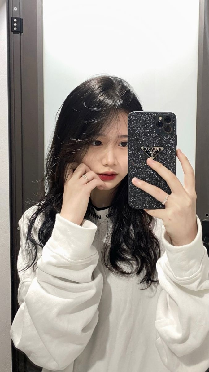 cô gái Xinh Đẹp Tóc Đen Kiểu Tóc Tây
