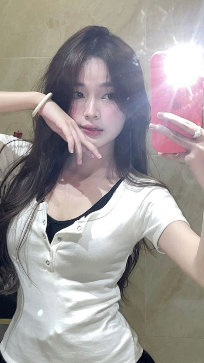 Ảnh cô gái xinh đẹp tóc đen nhiều lớp - Sexy và cute