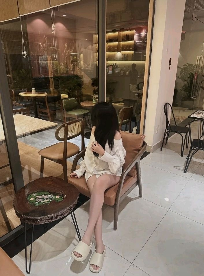 cô gái xinh đẹp tóc ngắn trong bộ đồ xinh - Anh gái xinh 9x
