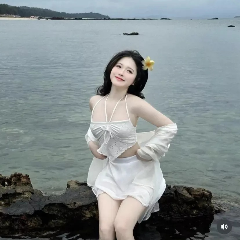 Ảnh gái che mặt xinh đẹp với 21 bộ quần áo thời trang