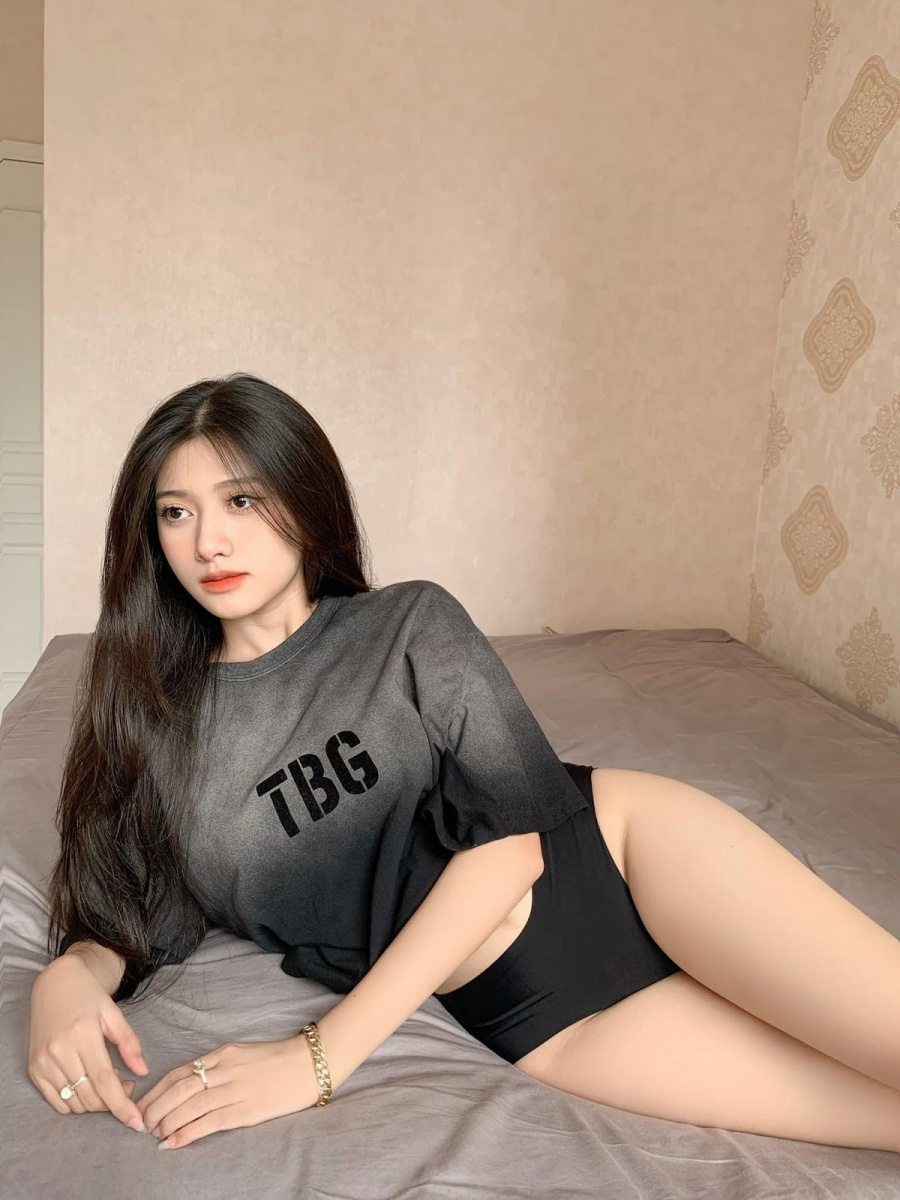 Sắc Đẹp Tóc Đen Dài Tay Áo