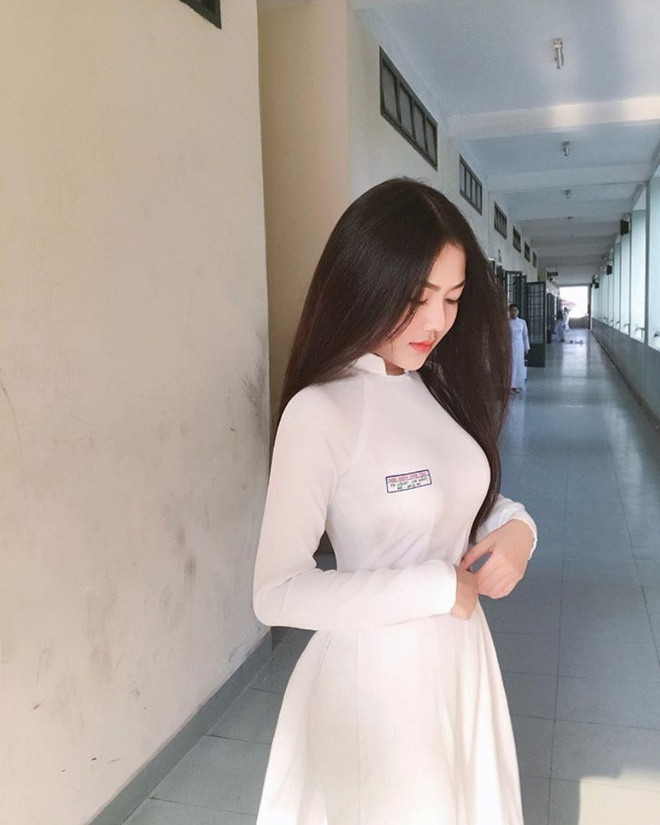 Ảnh gái sexy nóng bỏng trong áo dài và tóc dài