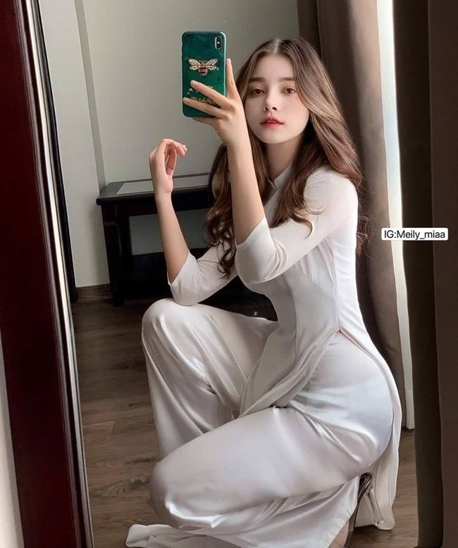 Ảnh sex người đẹp với áo dài gợi cảm và quần dài áo sơ mi
