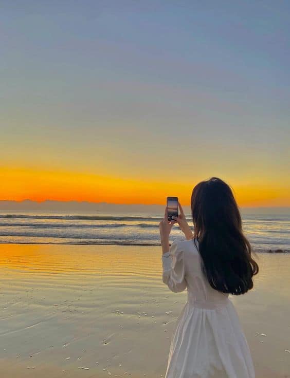 Ảnh gái xinh chụp ảnh hoàng hôn