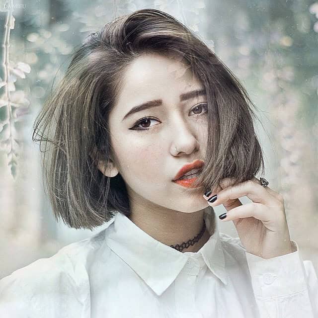 Gái xinh tóc ngắn che mặt đẹp tự nhiên