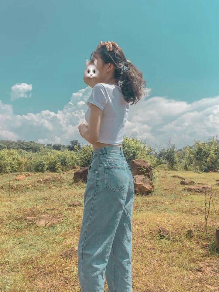 Ảnh gái xinh chụp hình che mặt tạo dáng